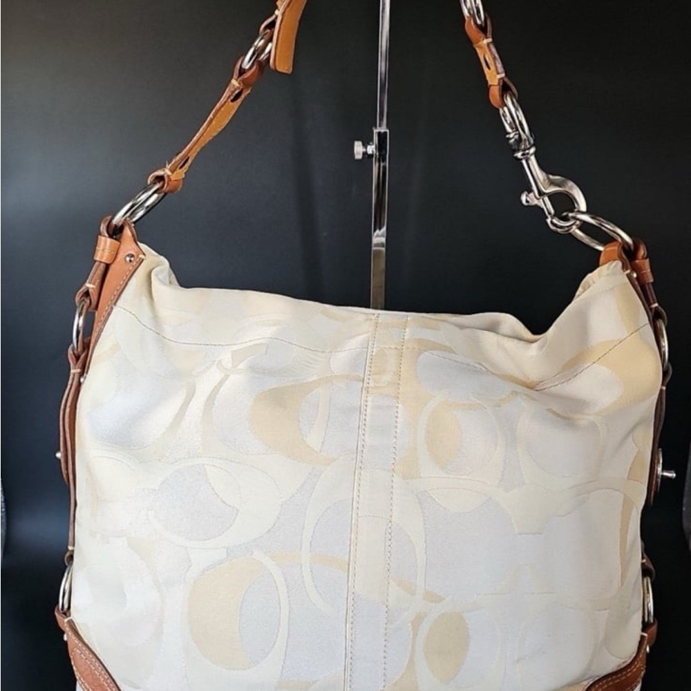 Coach Carly Signature shoulder bag